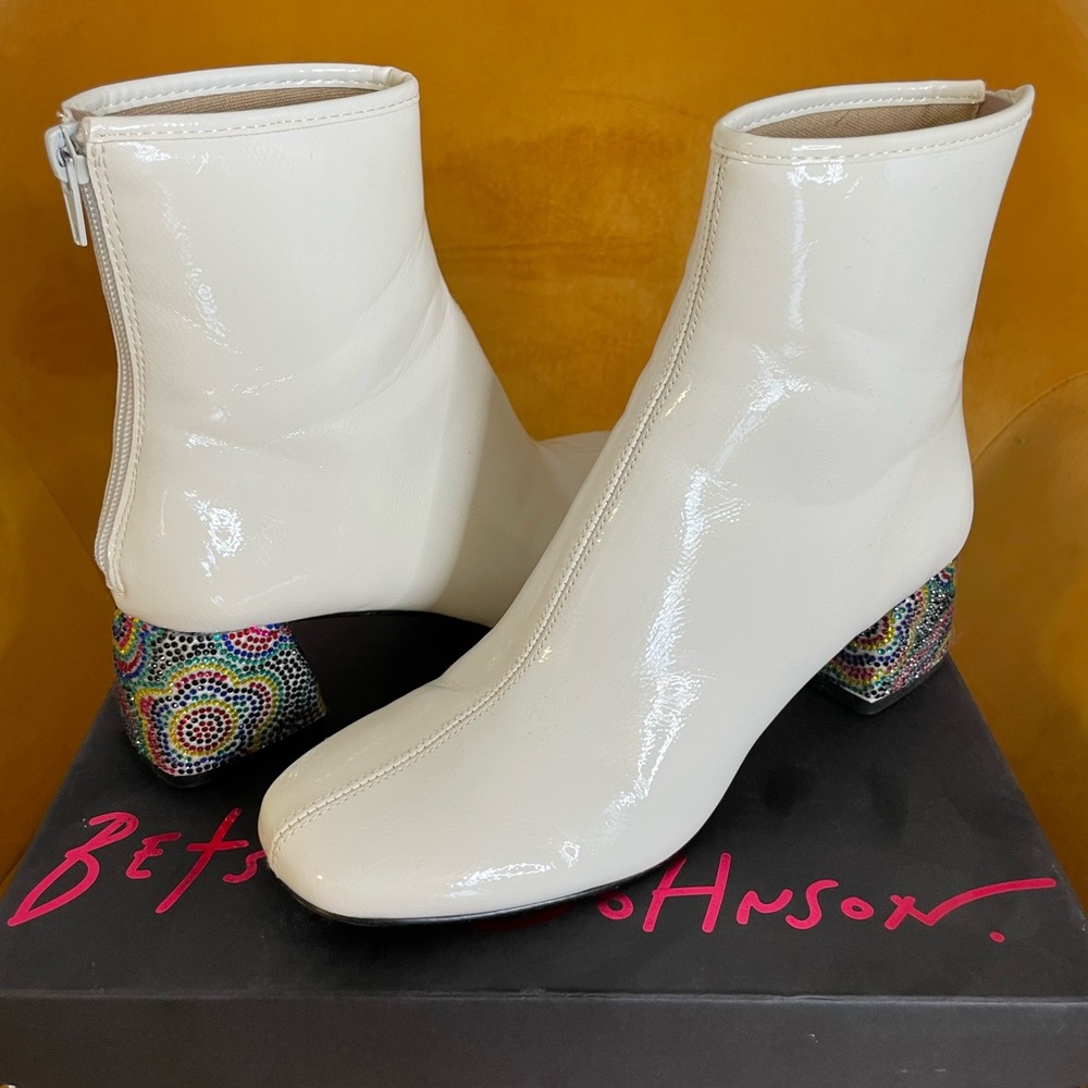 Betsy Johnson ankle gogo boot